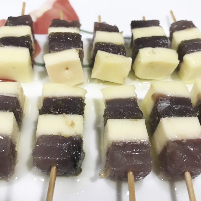 Banderillas de atún rojo ahumado y queso curado - Imagen 2