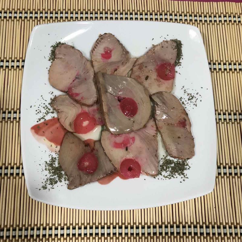 Atún rojo con cerezas y aceite de oliva Virgen Extra