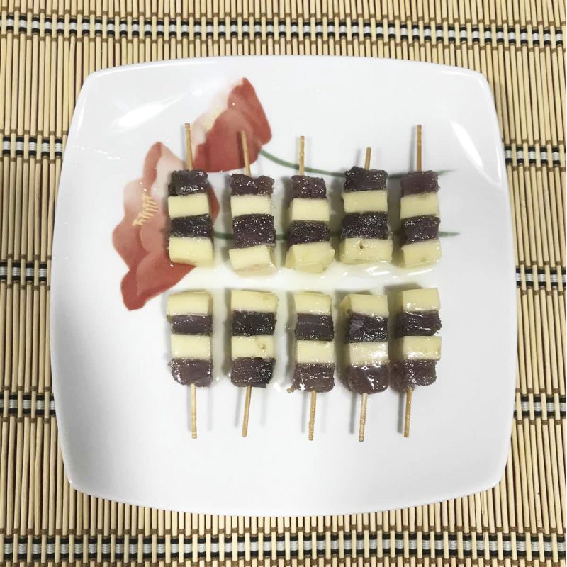 Banderillas de atún rojo ahumado y queso curado
